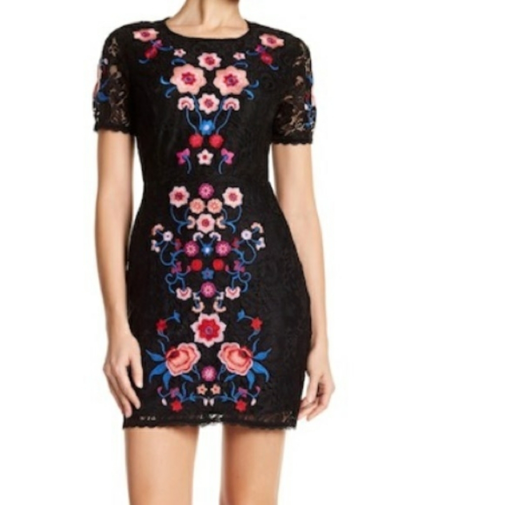 NEW Romeo+Juliet Couture Embroidered Lace Dress M Black Short Sleeve Sheath NWT